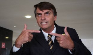 Bolsonaro usa dinheiro publico irregularmente para viajar pelo país fazendo campanha