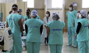 Na linha de frente, trabalhadores de hospitais no Rio estão sem receber