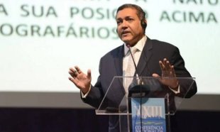 Planalto minimiza mentira do novo Ministro do STF e Marques culpa tradução do currículo