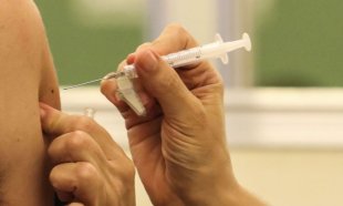 Doria comemora a "antecipação" da vacina e esconde sua responsabilidade pelas quase 120 mil mortes em SP