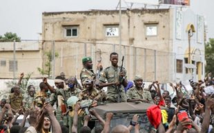 O golpe de Estado no Mali derruba um aliado do imperialismo francês