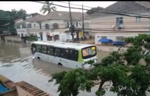 Chuva alaga o Rio de Janeiro, Crivella não diz nada porque não afetou seu condomínio