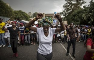 Novamente se levanta a juventude negra na África do Sul pelo direito à educação