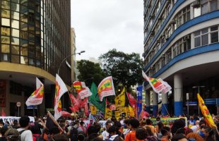Manifestação contra Bolsonaro reúne milhares no Centro do Rio