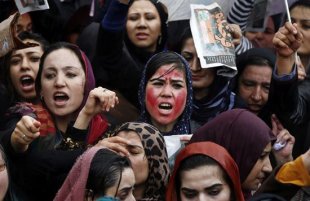 Centenas de mulheres se manifestam no Afeganistão