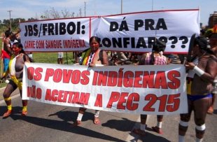 Milhares de Indígenas e Quilombolas param o Brasil contra a PEC 215