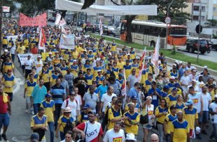 VÍDEO E FOTOS: Milhares de trabalhadores dos correios em greve ocupam ruas de São Paulo