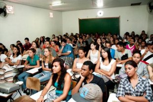 Banco Mundial delira e diz que professores brasileiros são bem pagos e tem bons beneficios