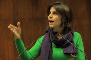 Manuela D'Ávila reivindica “nacionalismo” da ditadura e diz para não sermos “maniqueístas”