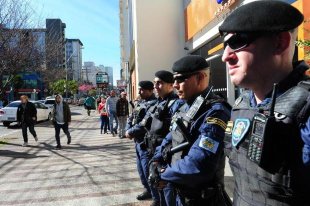 Bolsonarista Daniel Guerra quer mais repressão armando Guarda Municipal com espingardas 