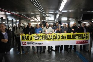 Metrô SP: Terceirizados da bilheteria denunciam descontos abusivos