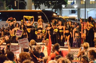 8M: Milhares de mulheres ocupam as ruas do Rio na segunda