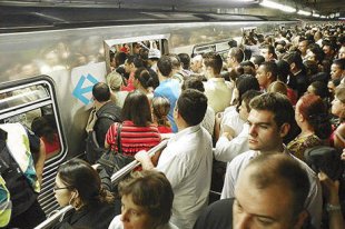 Caos no metrô de São Paulo ontem é resultado da politica de sucateamento do PSDB de Doria