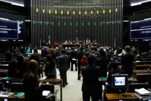 Plenário adia para quinta-feira votação do pacote de medidas anticorrupção