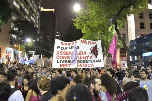 Mais de 100 no bloco da Faísca e MRT no ato Fora Temer no Rio