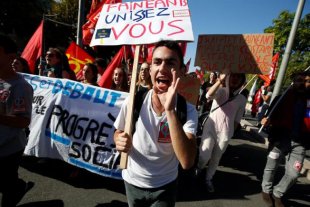 Mobilizações e cancelamento de vôos no começo da greve na França 
