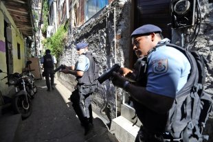 Moradores da Rocinha denunciam espancamentos e invasões por parte da PM