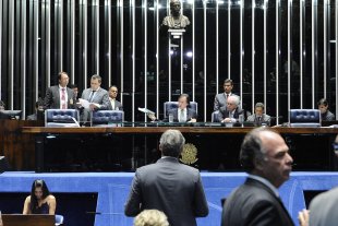 Senado aprova intervenção no RJ e senadores pedem à Temer garantia de verba para repressão