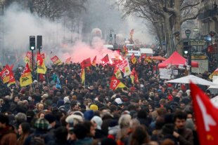 França: mobilizações massivas em um novo dia de greve contra os ataques de Macron