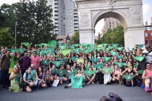 “Panuelazo”: as manifestações pela legalização do aborto na Argentina chegam em Nova York