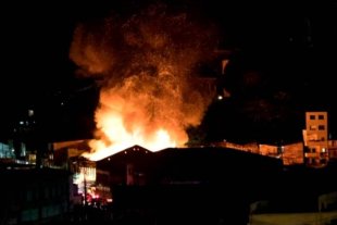 Casarão pega fogo no Centro Histórico de Salvador, 24h após incêndio no Museu Nacional
