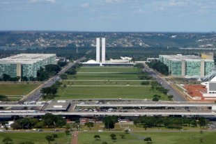 Dilma anuncia intenção de reduzir 10 ministérios