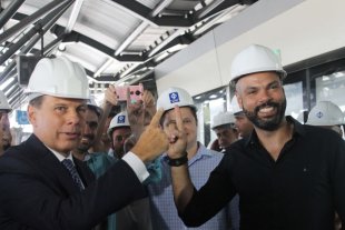 Novo rodízio de Covas lota transporte público, o que levará à mais contaminados e mortes em SP