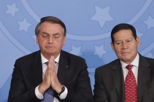 Bolsonaro e Mourão tentam se esquivar do caso do líder do governo com dinheiro na cueca