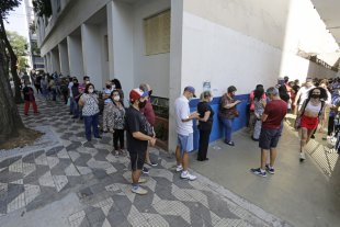 Falta de vacinas atinge 106 postos em SP por responsabilidade de Bolsonaro e Dória
