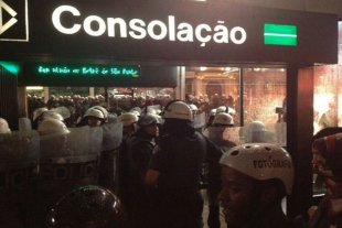 Chefia do Metrô não libera as catracas e provoca confronto entre metroviários e manifestantes na Estação Consolação