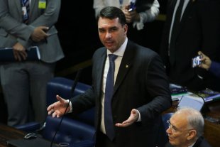 Flávio Bolsonaro mobilizou órgãos federais para anular acusações de rachadinha