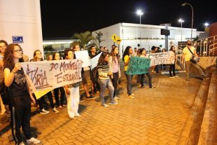 Estudantes da PUC-Campinas barram cancelamento do FIES