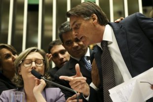 Réu por incitação ao estupro, Bolsonaro dá escândalo na Câmara para defender seu machismo