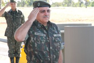 Sérgio Etchgoyen, general do Exército e filho de torturadores, é outro cogitado para novo ministério