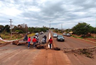 Contra o Marco Temporal em julgamento, indígenas mantêm bloqueio de rodovias pelo país