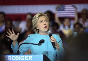 O FBI contra ataca e volta a explorar o escândalo dos e-mails de Clinton
