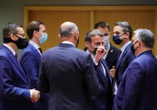 Emmanuel Macron, presidente autoritário da França, é diagnosticado com covid-19