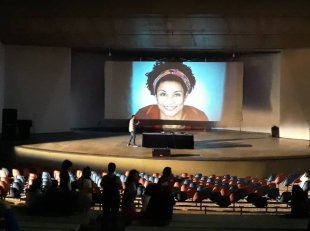 Concha Acústica da UERJ recebe placa de Marielle Franco