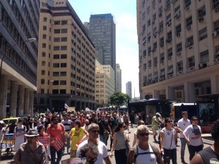 Nova manifestação contra pacote de Pezão toma as ruas do centro no Rio
