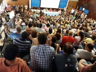 Assembleia com mais de 500 docentes da UERJ vota continuidade do estado de greve