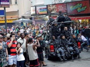 Milhares de jovens expostos a 10 tiroteios por dia no Rio de Janeiro, e repressão só aumenta