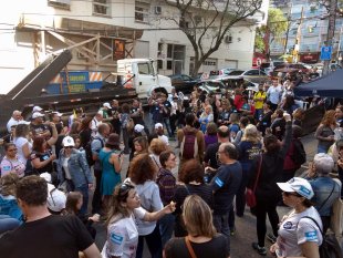 Municipários fazem ato em defesa do HMIPV, ameaçado de privatização por Marchezan