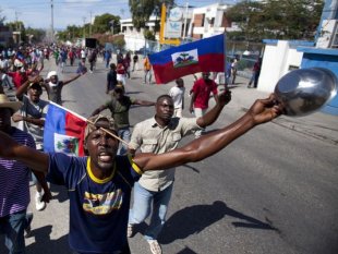 Após anos de ocupação militar, a luta no Haiti impede o aumento dos combustíveis