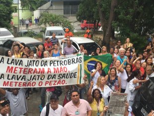 Contra a privatização, Funcionários do Rocha Faria protestam
