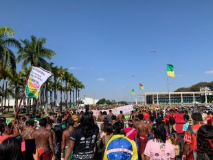 STF adia votação do marco temporal, indígenas seguem mobilizados em Brasília