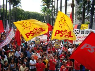 PSOL deveria romper com a política do PT de abraçar MDB e DEM, e construir blocos classistas