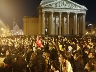 França: Após ameaças da extrema-direita, Anasse Kazib reúne mais de 500 pessoas em frente à Sorbonne