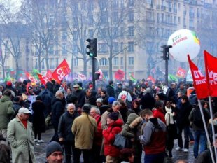 Hollande tenta evitar a unidade entre estudantes e trabalhadores