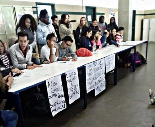 Estudantes do “Nicão” fazem vivo debate político para eleição do grêmio