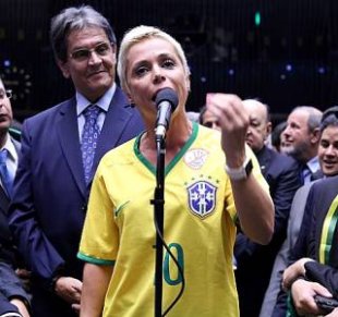 Temer sofre derrota dupla no caso Cristine Brasil, a "ministra" do trabalho que descumpre leis trabalhistas